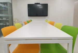 mobilier de couleur pour apporter des notes colorées à un espace de réunion - AG Concept